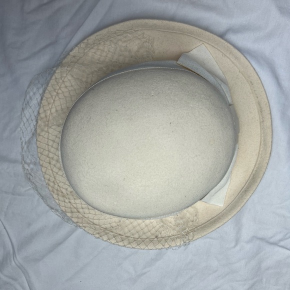 Vintage Betmar cream brimmed hat 100% wool. Made in the USA - Picture 4 of 5